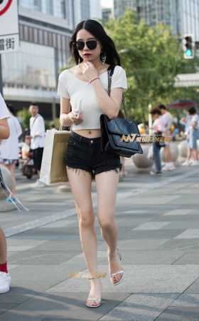 长腿热裤小姐姐 [10P]