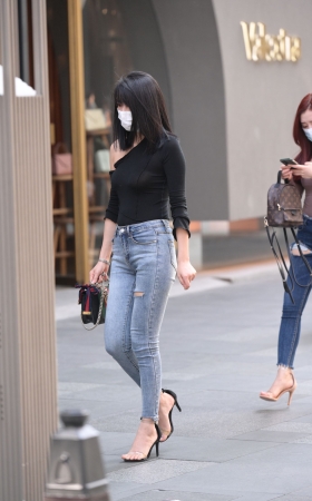高跟牛仔