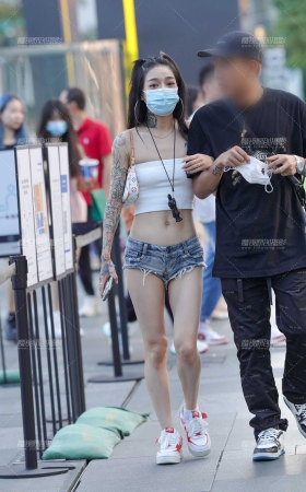 热裤辣妹 迎接夏天的到来 [23P]