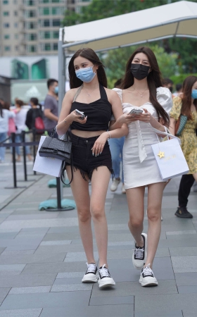 美腿闺蜜