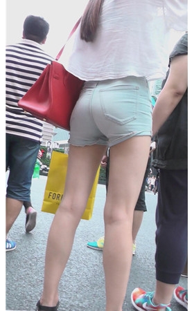浅牛热裤丰腴美女