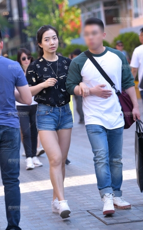 身材很有料的热裤小妹 [23P]