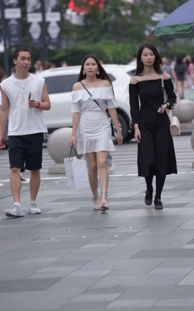 连衣裙美女