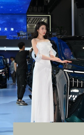 白色长裙美模3A8210[686M]