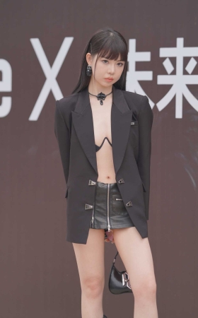 时尚前卫辣妹 [23P]