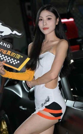 白裙车模 [56P-1.29GB]