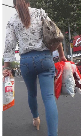 牛仔长裤紧身美妇