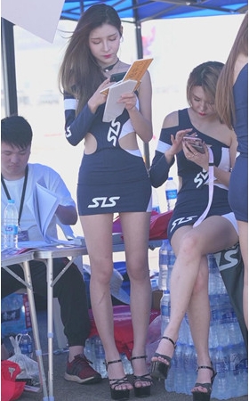 （视频）漂亮的车模美女