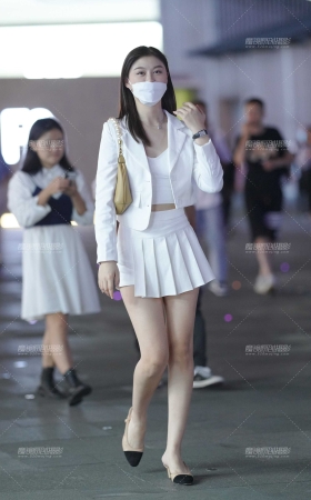 肤白貌美百褶裙美女 [22P]
