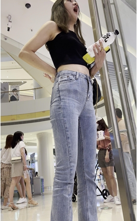长腿牛仔美女