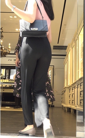 高腰黑裤美女