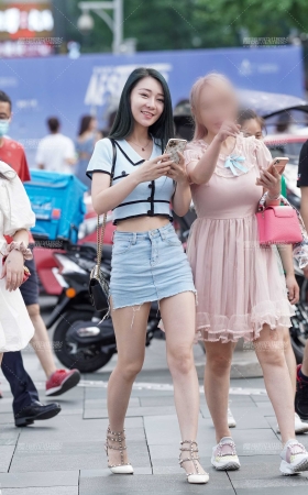 牛仔短裙长腿美女 [28P]