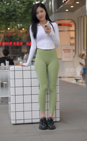 [一始专区] 绿色紧身裤美女 【图片➕视频】<font color=red> [10P]</font>