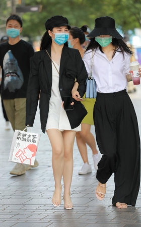 白短裙