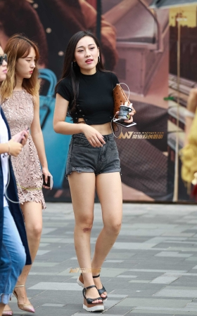 为什么女人的膝盖总有伤疤？ [15P]