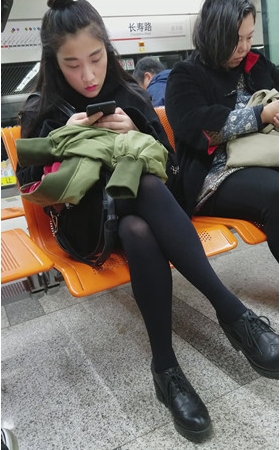 丸子头小姐姐
