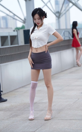 灰色修身裙