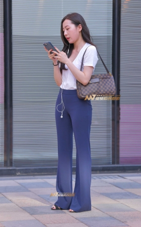 线条超美少妇 [23P]