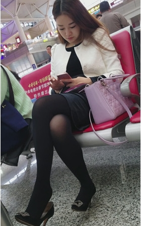 白衣黑丝美女