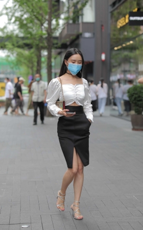 气质绝佳的小姐姐 [23P]