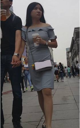 长发灰色连体裙小姐姐