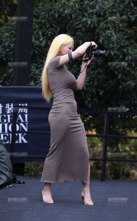 20250328金发丰腴摄影师小姐姐 [18P]