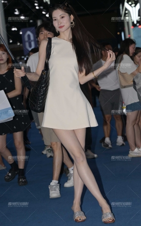 白裙美腿 [24P]