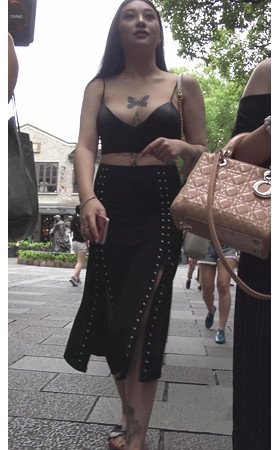 性感丰满纹身小姐姐