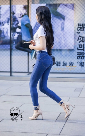 紧绷仔裤彰显极品美臀{2014-4-30}-12P} [12P]