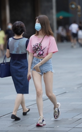 好美的热裤女孩