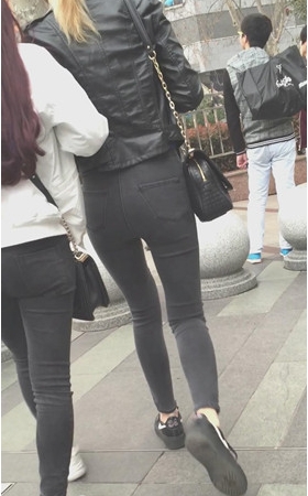 黑色牛仔裤