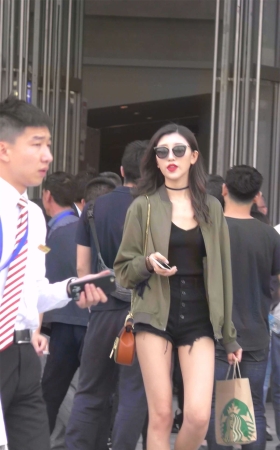 亭亭玉立的两位逆天颜值漂亮美女