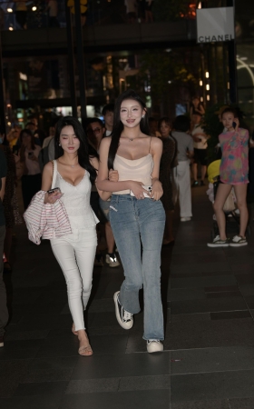 性感丰满俩闺蜜～