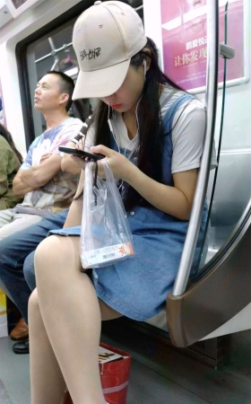 气质牛仔外套小姐姐