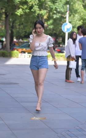 爱笑的长腿高跟美女 [20P]