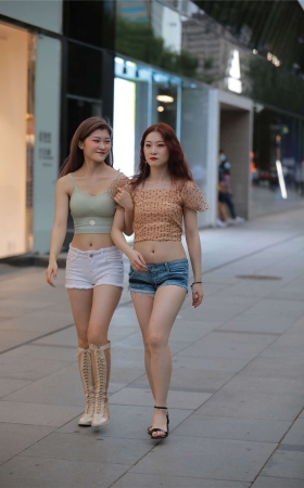 牛仔热裤美女