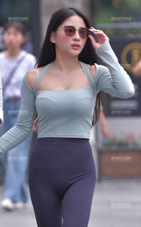 [视觉冲击赛贴】性感的紧身裤女友 [19P]