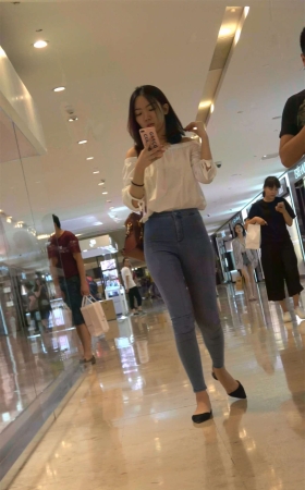 青春甜美无敌超紧身牛仔裤丰臀