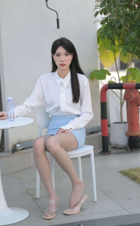 不吃鸡蛋街拍作品  蓝色制服美女 [909P-17.6GB]