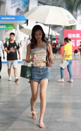 长腿俏丽美女 [25P]