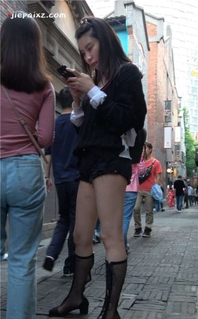 4K - 街拍美腿姐妹双人行 [2.18 GB/MP4]