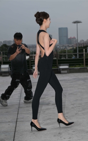 黑色连体瑜伽服
