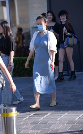 长裙少妇