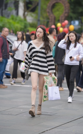 肉肉的大白腿，好想