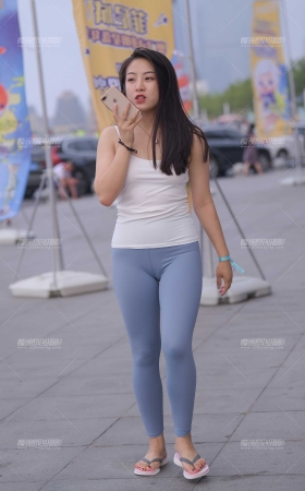等滴滴出租的美女 [22P]