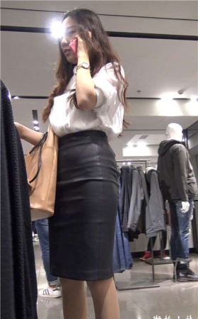 4K 白衬衫黑色紧身裙美女买衣服 2 [1.61 GB]
