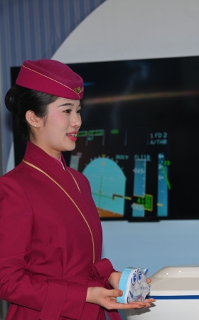 SH25-104-92√玉腿外露的南航空姐