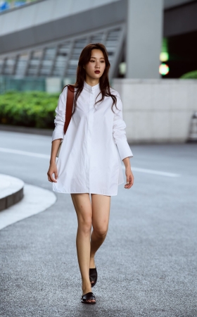 大衬衫美女