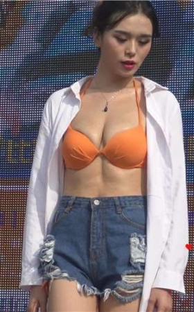 4k-性感比基尼美女模特热舞表演。