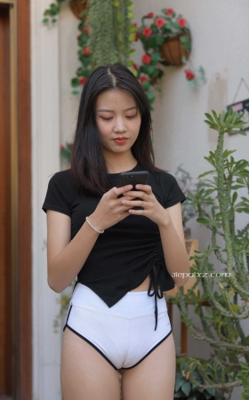 健身白短热裤小妹 【套图+视频】<font color=red> [10P]</font>